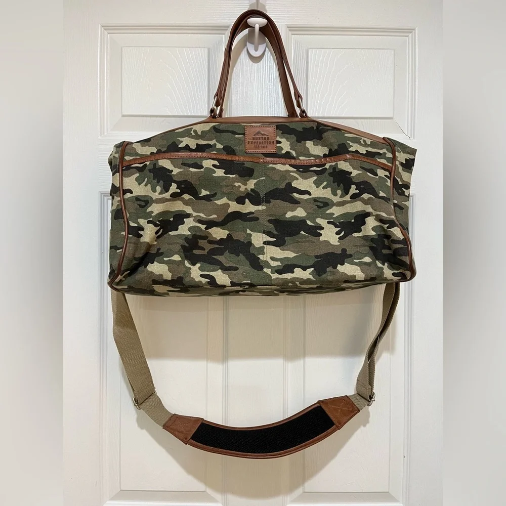BUXTON MEN'S EXPEDITION II HUNTINGTON CANVAS DUFFEL L18”xW7”xH10”